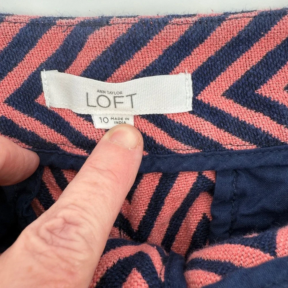 ANN TAYLOR LOFT Women's Size 10 The Riviera Shorts Pink Navy Chevron 100% Cotton - Picture 7 of 10